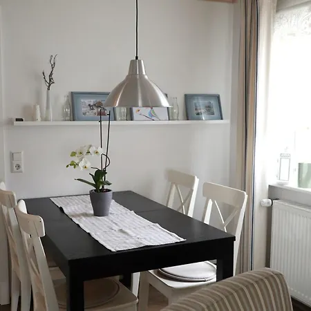 Am Brunnen Apartment *