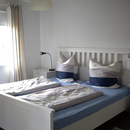 Am Brunnen Apartment *